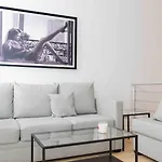 Hostnfly Apartments - Beautiful & Bright Studio In The Heart Of Paris !