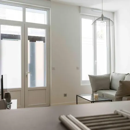 Hostnfly Beautiful & Bright Studio In The Heart Of